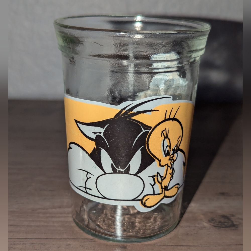 Slyvester and Tweety Bird Welch's  Glass; Looney Tunes Collector Series